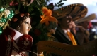 Eine Statue der heiligen Cecilia, der Schutzpatronin der Musik, wird von Mariachis in Mexiko City geehrt. Foto: ap