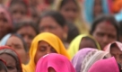 Bahujan Samaj Party supporters listen to party president Mayawati, who goes by one name, at an election rally in Allahabad, India, Monday, April 20, 2009. India's national elections, which began Thursday, will take place in five phases until May 13. (AP Photo/Rajesh Kumar Singh) Foto: ap