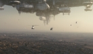 Das Schiff der Aliens wird über District 9 festgehalten. Foto: Sony Pictures Releasing GmbH