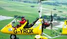 Der Gyrocopter-Mann Norman Surplus aus Nordirland fliegt in der Nähe der Clark-Flugstation in San Fernando City in der philippinischen Provinz Pampanga nördlich von Manila. Surplus plant einen Rekordversuch: Er will in etwa vier Monaten um die Welt fliegen, dabei sechsundzwanzig Länder überqueren und mehr als 43.000 Kilometer zurücklegen.  Foto: dpa