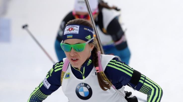 Die Ukrainerin Julija Dzhima gewinnt in Pokljuka den 15-Kilometer Lauf im Damen-Einzel.
