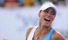 Die Belgierin Yanina Wickmayer jubelt nach ihrem Sieg gegen Alexandra Dulgheru. Sie schlug die Rumänin in der ersten Runde der Australian Open in Melbourne mit 1:6, 7:5 und 10:8. Foto: ap
