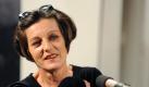 Obwohl sie kurz vor der Verleihung hoch gehandelt wurde, ist der Nobelpreis 2009 für die Berlinerin Herta Müller eine Überraschung. Die in Rumänien geborene Autorin zeichne mittels Verdichtung der Poesie und Sachlichkeit der Prosa Landschaften der Heimatlosigkeit, wie es aus Stockholm hieß. Foto: dpa