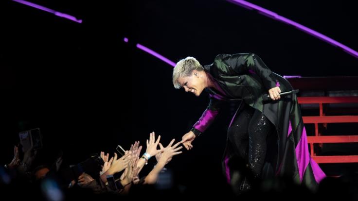 Pink kommt mit ihrer