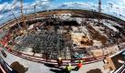 So unfertig wird es hier wohl noch eine Weile aussehen: Auf der Baustelle des zukünftigen Flughafens Berlin Brandenburg International (BBI) in Schönefeld ist zumindest der Rohbau der Haupthalle fertig. Der Aufsichtsrat der Berliner Flughäfen berät heute darüber, ob die ursprünglich für Ende Oktober 2011 geplante Eröffnung wegen der Insolvenz der Planungsfirma und einer neuen EU-Verordnung um sechs bis neun Monate verschoben werden muss. Foto: ddp