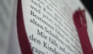 L wie Lesezeichen
Lesezeichen sind gerade bei spieigen Bcherwrmern hei begehrt. Eselsecken und Risse in den Buchseiten dafr sehr verpnt. Lesezeichen gibt es in unterschiedlichen Ausfhrungen in Papierform, als gummihafte Lesemaus oder als Lesemagneten. Foto: news.de