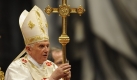 Papst Benedikt XVI. hält am Samstag im Petersdom in Rom die Heilige Messe. Foto: dpa