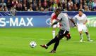 Der Star: Der nigerianische Torhüter Vincent Enyeama hält nicht nur hervorragend (zuletzt bei der WM), sondern schießt auch selbst Tore. Bei der Qualifikation gegen Red Bull Salzburg traf Enyeama per Foulelfmeter. Foto: imago