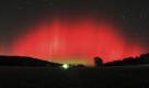 In this photo provided by Brian Emfinger, aurora borealis lights up the Ozark, Ark. sky on Monday, Oct. 24, 2011. Emfinger, a storm chaser, said this is only the second northern lights in a decade that he has seen this far south. (AP Photo/realclearwx.com, Brian Emfinger) MANDATORY CREDIT Foto: dapd