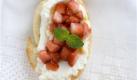 This March 21, 2011 photo shows strawberry-ricotta bruschetta in Concord, N.H. While these bruschetta are a natural fit as part of a breakfast or brunch, they make a fine passed appetizer as well.      (AP Photo/Matthew Mead) Foto: ap