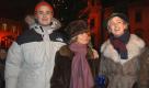 Auch die Fürstenfamilie, Fürst Albert (l), Gloria von Thurn und Taxis (M) und Prinzessin Elisabeth (r), sollen sich gerne auf dem Weihnachtsmarkt unters Volk mischen. Foto: dpa
