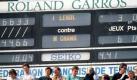 Kein Finalspiel, aber dennoch packend war das Duell zwischen Michael Chang und Ivan Lendl bei den French Open 1989. Von Wadenkrämpfen geplagt stand der erst 17-jährige Chang im Achtelfinale kurz vor der Aufgabe. Doch er gewann das legendäre Match, bei dem er teilweise fast bewusstlos auf dem Platz lag, in 4:41 Stunden mit 4:6, 4:6, 6:3, 6:3, 6:3 - und holte sich am Ende sogar noch den Titel. Damit ist Chang der jüngste Grand-Slam-Turniersieger aller Zeiten. Foto: imago
