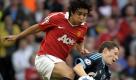 Fussball, UEFA Champions League, Saison 2010/11, Halbfinale, Rueckspiel, Manchester United - FC Schalke 04, Mittwoch (04.05.11), Old Trafford, Manchester: Schalkes Julian Draxler (r.) im Zweikampf mit Manchesters Rafael. Foto: Sascha Schuermann/dapd Foto: dapd