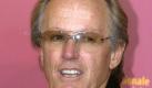 Schauspieler Peter Fonda hat eine Leiche entdeckt. Der 70-jährige Easy Rider-Star war auf dem Sunset Boulevard in Los Angeles unterwegs, als ihm ein Wagen am Straßenrand auffiel. Nachdem er die zusammengesackte Leiche hinter dem Steuer entdeckt hatte, alarmiert er die Polizei. Diese ermittelte, dass sich der Tote vor circa drei Tagen das Leben genommen hatte. Foto: dpa
