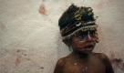 Ein kleiner Junge in traditionellem Kostüm bestaunt eine religiöse Feier in Nicaragua. Eine alte, exotische Religion ist das, meinen Sie? Weit gefehlt. Es handelt sich um eine Ausprägung des katholischen Glaubens. Foto: ap