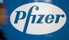 ARCHIV - Das Logo des Pharmakonzerns «Pfizer», aufgenommen am 06.10.2008 in der Deutschlandzentrale in Berlin. Gegen den Pharmakonzern Pfizer wird nach einem Bericht des «Spiegels» in Deutschland wegen Steuerhinterziehung in dreistelliger Millionenhöhe ermittelt. Die Staatsanwaltschaft Mannheim, die dem Magazin die Ermittlungen bestätigt hat, beschäftigt sich mit dem Fall seit 2006. Foto: Arno Burgi dpa/lsw/lbn (zu dpa 0278 vom 16.01.2010) +++(c) dpa - Bildfunk+++  Foto: dpa