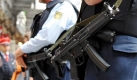 Obwohl deutsche Sicherheitsbehörden vor Panikmache warnen, haben die USAihren Bürgern empfohlen, sich bei Deutschlandreisen unaufällig zu verhalten und wachsam zu sein. Die jüngsten Terrorvideos mit Drohungen gegen Deutschland haben sie dazu veranlasst. Die Sicherheitsvorkehrungen wie hier am Hauptbahnhof in Frankfurt sind auch inDeutschland verschärft worden. Foto: dpa