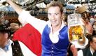 Ur-Bayer Florian Silbereisen zeigt, wie auf der Wiesn zünftig gefeiert wird. Doch irgendwie scheint die Maß in seiner Hand nur unwesentlich kleiner als er selbst zu sein. Aber wenigstens hat er bei seiner Garderobe einen guten Griff getan.  Foto: dapd