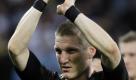 Bastian Schweinsteiger: Wieder der Kopf des Teams, verteilte, organisierte die Defensive im Mittelfeld. Bereitete zudem gleich zwei Treffer vor. Es war das beste Länderspiel in der Karriere des Münchners. Absolute Weltklasse. Note: 1. Foto: ap