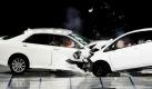 Bei einem simulierten Crash im japanischen Suono prallen zwei Neuwagen des Autoherstellers Tojota zusammen. Ergebnis: Totalschaden. Die japanischen Ingenieure arbeiten an einem neuen Sicherheitssystem. Die Technologie reagiert kurz vor einem Aufprall, indem es die Lenkung übernimmt und das Auto automatisch abdreht. Bei dem gezeigten Crash hat das ganze wohl noch nicht funktioniert. Foto: dapd