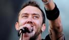 Die US-amerikanische Punk-Band Rise Against um den Sänger Tim McIlrath prescht auf Anhieb an die Spitze der deutschen Charts vor. Am 11. März erschien ihre neue Scheibe Endgame, die direkt auf Platz Eins der Media Control Album Charts eingestiegen ist. Foto: dapd