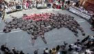 Activists of the animal rights organization People for the Ethical Treatment of Animals (PETA) stage a rally against bullfighting and running of the bulls ahead of the Sanfermines in Pamplona, northern Spain, 04 July 2010. The Sanfermines is a week-long festival starting on 07 July in Pamplona to honour San Fermin, Pamplona's patron saint. Foto: dpa