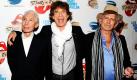 Musikurgestein auf dem roten Teppich in New York: Charlie Watts (von li. nach re.), Mick Jagger und Keith Richards von den Rolling Stones bei der Premiere ihres Films Stones in Exile, der die Entstehung ihres Albums Exile on Main Street von 1972 dokumentiert. Foto: ap