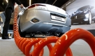 Bernhard Fisker vom Elektro-Sportwagenbauer Fisker im Gespräch. Foto: ap