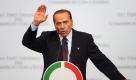 Italien befindet sich im Sog der Finanzkrise, das Land bekommt frisches Geld nur gegen Zinsen auf Rekordniveau. Nun ging Ministerpräsident Silvio Berlusconi in die Offensive:«Es gibt einen Angriff auf den Euro, der als Währung niemanden überzeugt hat, weil er nicht die Währung eines Landes ist, sondern von vielen», sagte Berlusconi laut Corriere della Sera. Kurz darauf war der Ministerpräsident dann um Schadensbegrenzung bemüht: «Der Euro ist unsere Währung, unser Symbol.» Foto: dpa