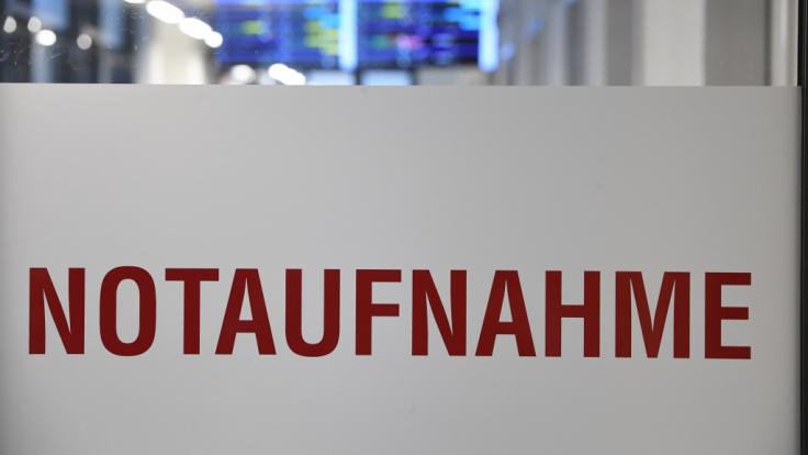Ein zwölf Jahre alter Junge aus dem Saarland wurde an einem Schulgebäude an einem Seil hängend gefunden - jetzt liegt der Schüler im Koma (Symbolbild).