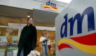 Zum Unternehmen DM-Drogeriemarkt gehören mittlerweile mehr als 2000 Filialen - neben Deutschland auch in Österreich, Ungarn, Tschechien, der Slowakei, Slowenien, Kroatien, Serbien, Bosnien-Herzegowina, Rumänien und Bulgarien. Foto: ddp