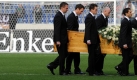 Stadion voller Trauer: Anrührender Abschied von Enke (Foto)
