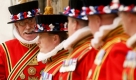 Der königliche Leibgardist übt mit der Garde eine Parade im Schloss Windsor ein. Die Parade wird dem indischen Präsidenten zu Ehren abgehalten werden, der Großbritannien besucht.
 Foto: ap