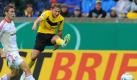 Dresdens Robert Koch (rechts) erzielte zwei Tore beim 4:3-Sieg gegen Bayer Leverkusen. Drei Minuten vor Ende der Verlängerung führte Dynamo das erste Mal. Leverkusen war zwischenzeitlich mit 3:0 in Führung gegangen. Foto: dpa