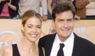 Noch vor der Beziehung zu Brooke Mueller scheitert Sheens Ehe mit Denise Richards an denselben Problemen - Drogen und Gewalt. Die Schauspielerin, mit der er zwei Töchter hat, reicht 2006, nach vier gemeinsamen Jahren, die Scheidung ein. Wegen der Kinder rauft sich das Paar jedoch wieder zusammen und verbringt 2011 einen gemeinsamen Winterurlaub. Natürlich nur als Freunde. Foto: ddp images