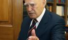 Der griechische Staatspräsident Karolos Papoulias hofft, dass sich die Parteien die Hand geben, um für den Verbleib Griechenlands in der Eurozone zu kämpfen. Foto: Simela Pantzartzi Foto: dpa