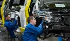 BMW will auch in diesem Jahr kräftig Personal aufstocken. Foto: Armin Weigel  Foto: dpa