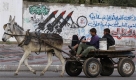 ...verstärken solche Vorfälle das Bedrohungsgefühl, ebenso wie Meldungen über eine neue Hisbollah-Rakete, die auchTel Aviv erreichen könnte. Auf Wandgraffitis im Gazastreifen werden die Raketen der Hamas und des islamischen Dschihad dagegen gefeiert - die Palästinenser haben der militärischen Übermacht Israels wenig entgegenzusetzen. Die Voraussetzungen für Frieden in Nahost scheinen schlechter denn je.  Foto: ap