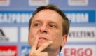 Horst Heldt nimmt seine Profis in die Pflicht. Foto: dpa