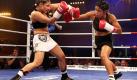 Der Kampf hatte seine blutige Seite: Dennoch hält Weltmeisterin Susi Kentikian nach dem Kampf gegen Arely Mucino aus Mexiko den Weltmeistertitel im Fliegengewicht. Foto: dpa