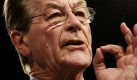 Der SPD-Vorsitzende Franz Mntefering zollte dem Altkanzler Dank und Anerkennung fr Deine bisherige Lebensleistung! Und fr die Courage, mit der Du auf das neue Lebensjahrzehnt zugehst und zudenkst. Mntefering bezeichnete Schmidt als einen sehr guten Bundeskanzler und groen Staatsmann. 
 Foto: ddp