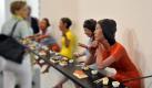 Sushi Bar heißt dieses Werk des chinesischen Künstlers Feng Lu aus dem Jahr 2006, das gerade in Basel zu sehen ist. Die internationale Ausstellung für zeitgenössische Kunst befindet sich auf dem Kasernengelände im Zentrum der schweizerischen Stadt und repräsentiert 85 Galerien aus der ganzen Welt. Foto: ap