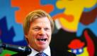 Oliver Kahn hat ein Herz für Kinder. Der ehemalige Fußball-Nationaltorwart ruft eine eigene Stiftung ins Leben. Die Oliver Kahn Stiftung soll junge Menschen stark machen, motivieren und ihnen helfen, ihren Platz in der Gesellschaft zu finden, erklärte Kahn auf einer Pressekonferenz in München. Im Hintergrund hängt ein Bild des Malers Otmar Alt mit dem Titel Die Burg Baierbrunn. Foto: dpa