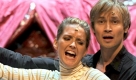 Die beiden Musical-Darsteller Annemieke van Dam als Kaiserin Elisabeth und Oliver Arno als Der Tod proben im Musicaltheater Bremen eine Szene. Der Musical-Erfolg über das Schicksal der österreichischen Kaiserin Sissi (1837-1898) von Michael Kunze und Sylvester Levay wird seine Tournee durch Deutschland im Deutschen Theater von München fortsetzen. Zur Zeit wird dafür in Bremen intensiv geprobt.  Foto: dpa