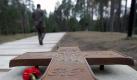 Mehr als 20 000 polnische Offiziere, Beamte und Intellektuelle waren 1940 bei Katyn von der sowjetischen Armee ermordet worden. Foto: Maxim Shipenkov Foto: dpa