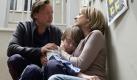 Noch hält die Familie zusammen: Lehrer Berger, seine Frau (Corinna Harfouch) und Sohn Daniel (Max Dominik). Foto: ZDF/Oliver Vaccaro