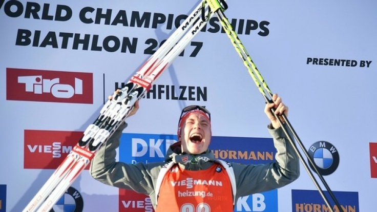 Benedikt Doll wird überraschend Biathlon-Weltmeister im Sprint in Hochfilzen.