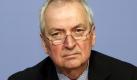 Schon von 1985 bis 1986 war Klaus Töpfer (CDU) Professor an der Johannes Gutenberg-Universität Mainz. Die Arbeit mit Studenten hat ihm offenbar so viel Spaß gemacht, dass er 2005 erneut Vorlesungen hielt - diesmal jedoch an der Eberhard Karls Universität Tübingen. Auseinandergesetzt hat er sich dabei immer mit Themen aus dem Bereich Wirtschaft. Seit 2007 ist Töpfer auch Professor für Umwelt und nachhaltige Entwicklung an der Tongji-Universität in Shanghai. Foto: dpa