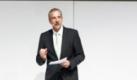 Große Auftritte sind nicht die Sache des Vorstandsvorsitzenden Dr. Norbert Reithofer oder seines Entwicklungsvorstands Dr. Klaus Dräger (im Bild) - schon gar nicht im Ausland. Foto: press-inform