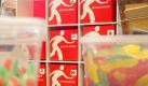 Zwischen süßem und saurem Weingummi gibt es im Kiosk bei derRuhr.2010 auch Kleinkunstobjekte. Foto: dpa